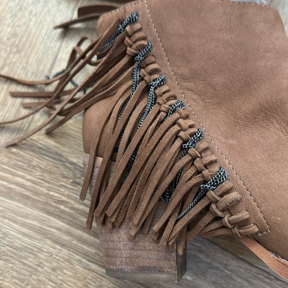 Dolce Vita size 6 ankle fringe booties - Picture 3 of 7